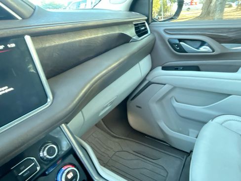 Used 2022 GMC Yukon Denali w/ Denali Premium Package image 31