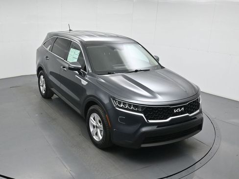 Used 2023 Kia Sorento LX image 40