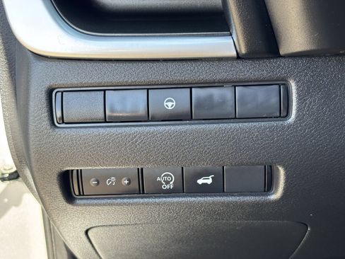 Used 2025 Nissan Rogue SV AWD/4WD image 33