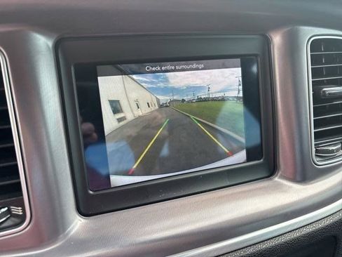 Used 2019 Dodge Charger SXT RWD image 23