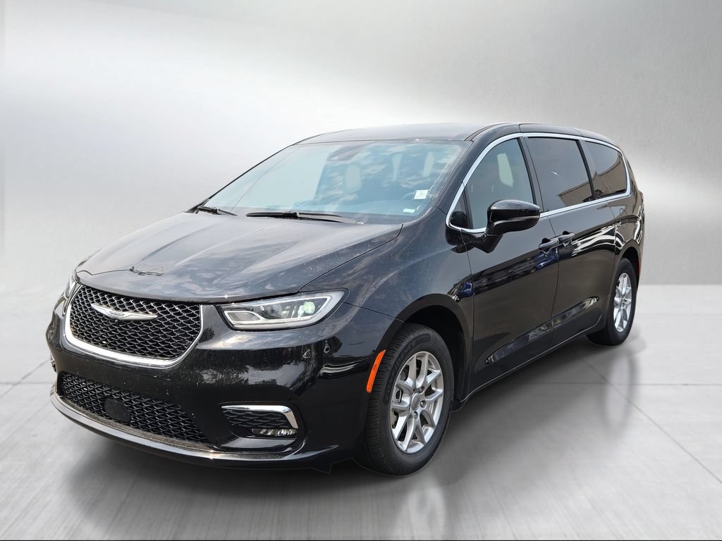 Used 2025 Chrysler Pacifica Select FWD image 7