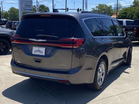 Used 2023 Chrysler Pacifica Limited FWD image 7