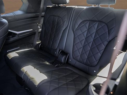 Used 2023 BMW X7 xDrive40i w/ Executive Package image 28