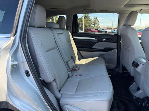 Certified 2019 Toyota Highlander XLE image 18