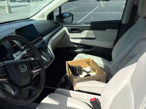 Used 2026 Honda Odyssey EX-L image 13