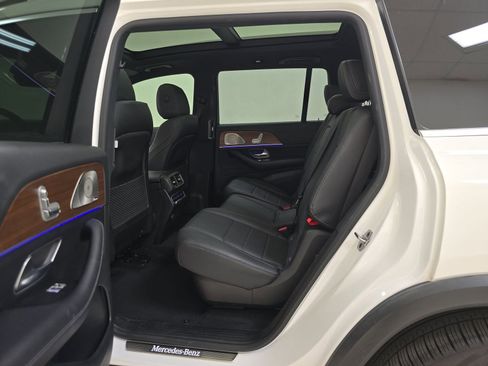 Used 2021 Mercedes-Benz GLS 450 4MATIC image 12