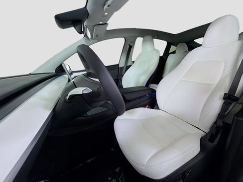 Used 2024 Tesla Model Y Long Range AWD/4WD image 11