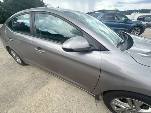 Used 2020 Hyundai Elantra Value Edition w/ Winter Weather Package FWD image 8