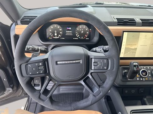 New 2024 Land Rover Defender 90 V8 image 8
