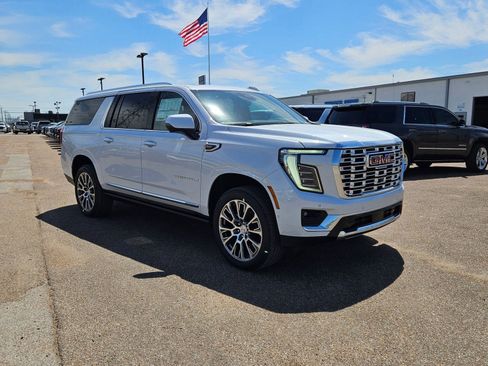 New 2026 GMC Yukon XL Denali w/ Denali Reserve Package AWD/4WD image 8