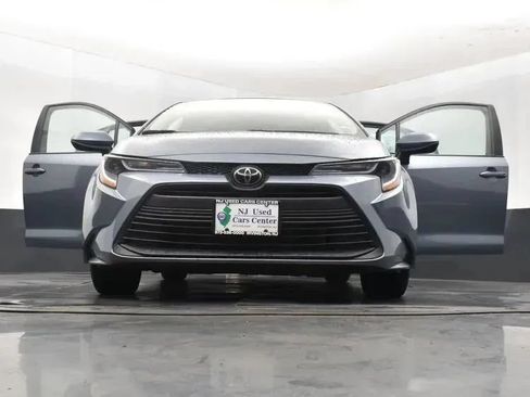 Used 2024 Toyota Corolla LE FWD image 11