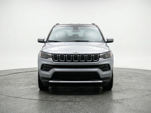 Used 2025 Jeep Compass Limited AWD/4WD image 2