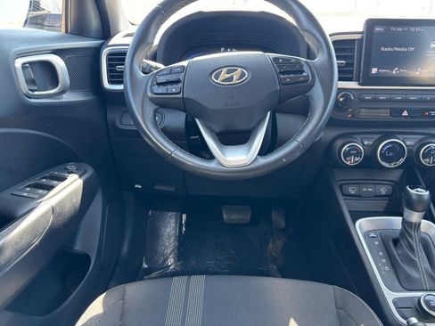 Used 2025 Hyundai Venue SEL FWD image 33