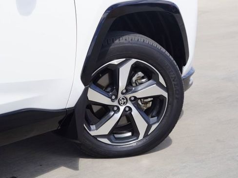 Used 2021 Toyota RAV4 SE w/ Weather & Moonroof Package AWD/4WD image 9