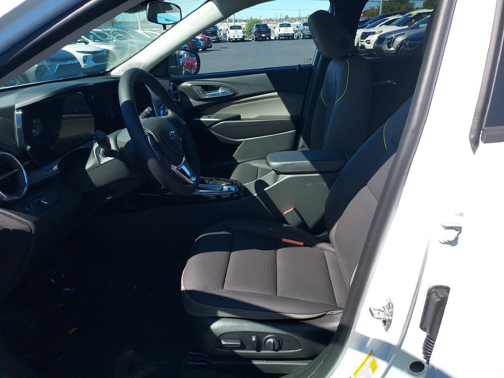 New 2026 Chevrolet Trax ACTIV w/ Sunroof Package FWD image 13