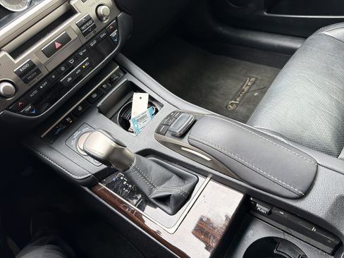 Used 2017 Lexus ES 300h w/ Luxury Package FWD image 26