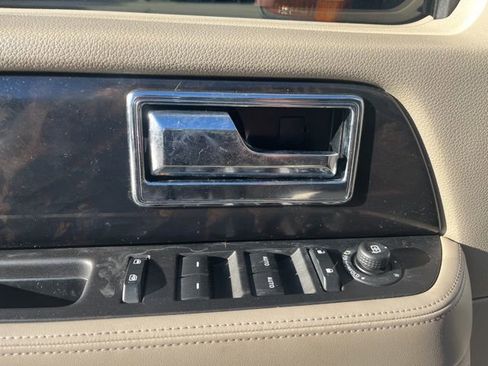 Used 2016 Lincoln Navigator L Select image 17