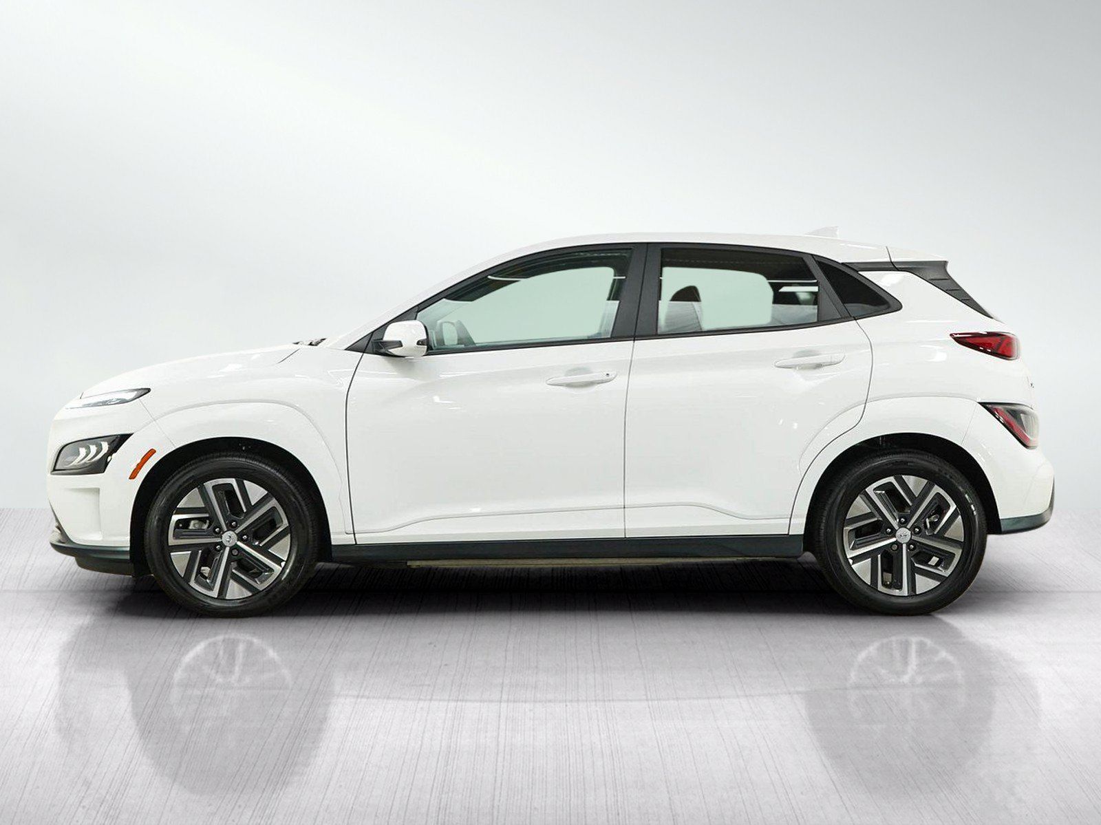 Certified 2023 Hyundai Kona Limited w/ Cargo Package FWD image 2
