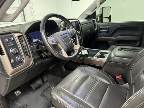 Used 2019 GMC Sierra 2500 Denali w/ Duramax Plus Package AWD/4WD image 36
