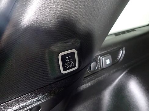 Used 2023 Jeep Grand Cherokee Altitude AWD/4WD image 16