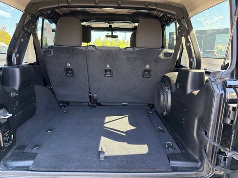 Used 2020 Jeep Wrangler Unlimited Sahara w/ Uconnect 4C Nav & Sound Group AWD/4WD image 14