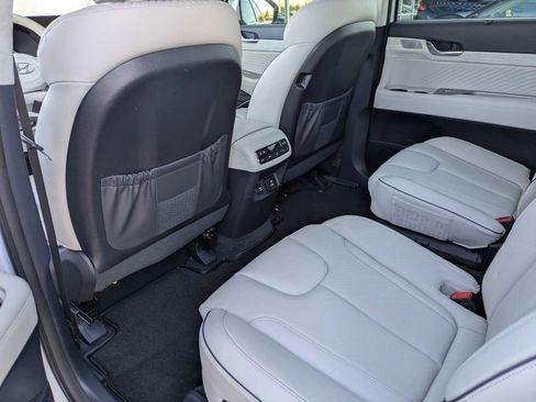 Used 2025 Hyundai Palisade Calligraphy image 16