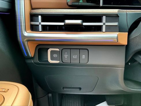 Certified 2025 Hyundai Santa Fe Limited AWD/4WD image 15
