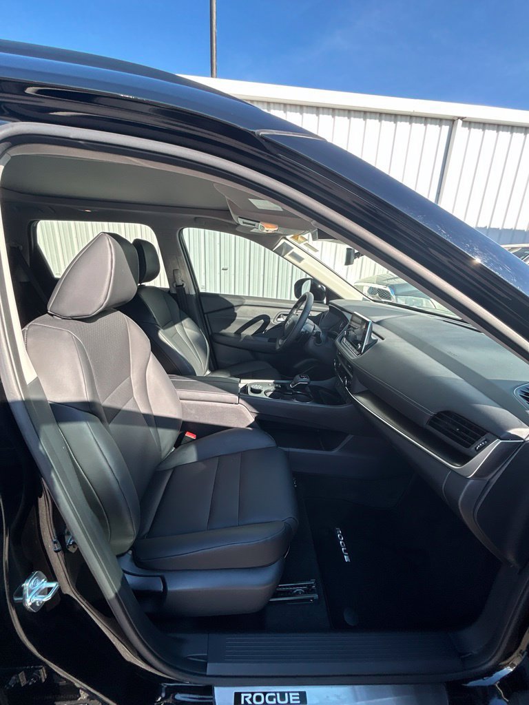 Used 2026 Nissan Rogue Dark Armor AWD/4WD image 23