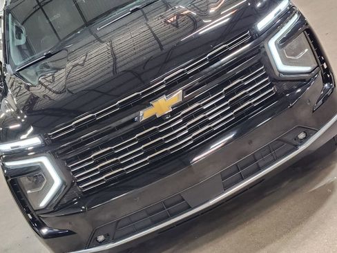 Used 2025 Chevrolet Suburban High Country AWD/4WD image 19