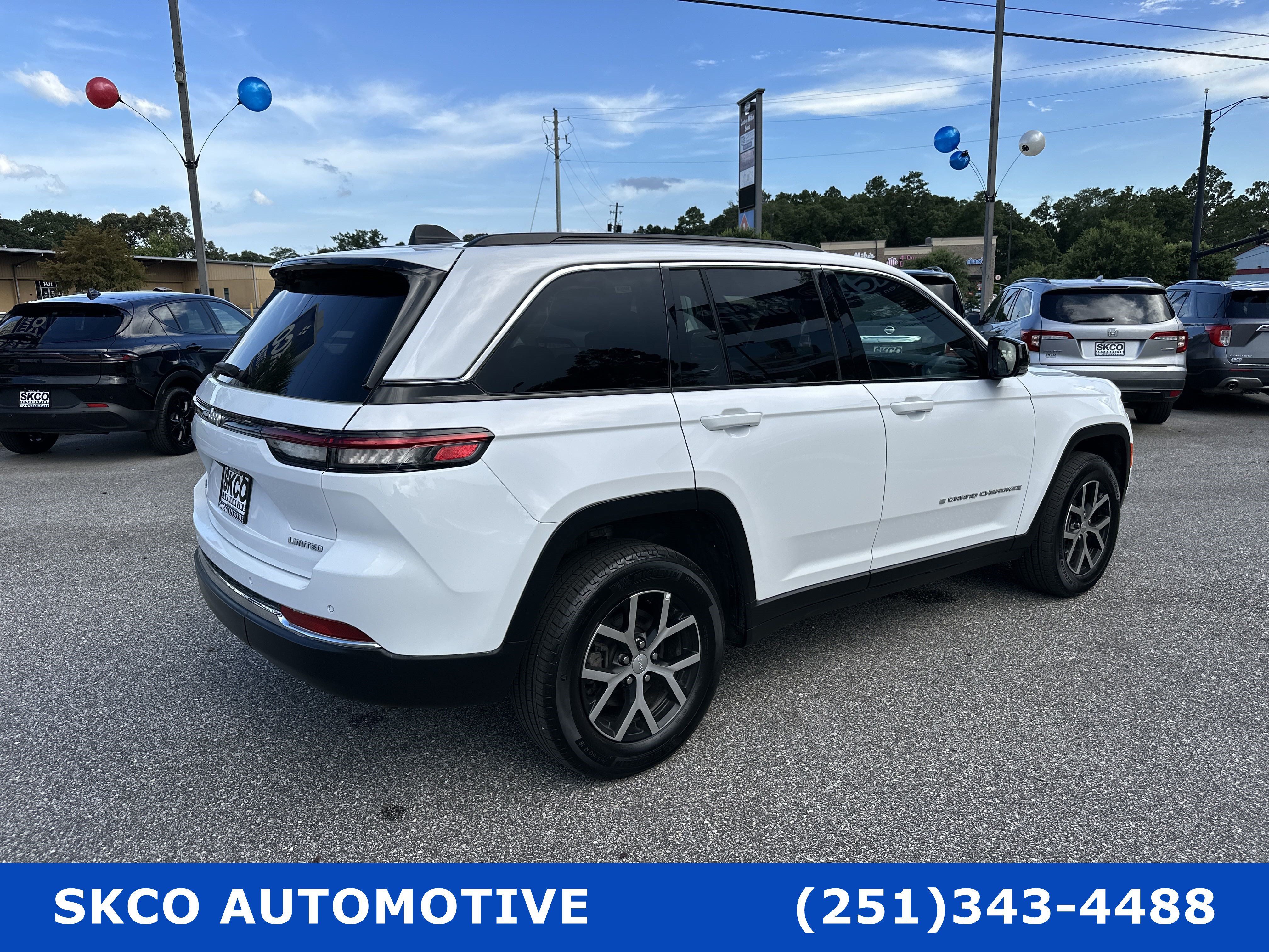 Used 2024 Jeep Grand Cherokee Limited AWD/4WD image 5