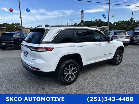 Used 2024 Jeep Grand Cherokee Limited image 5