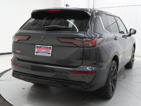 New 2026 Mitsubishi Outlander LE FWD image 3