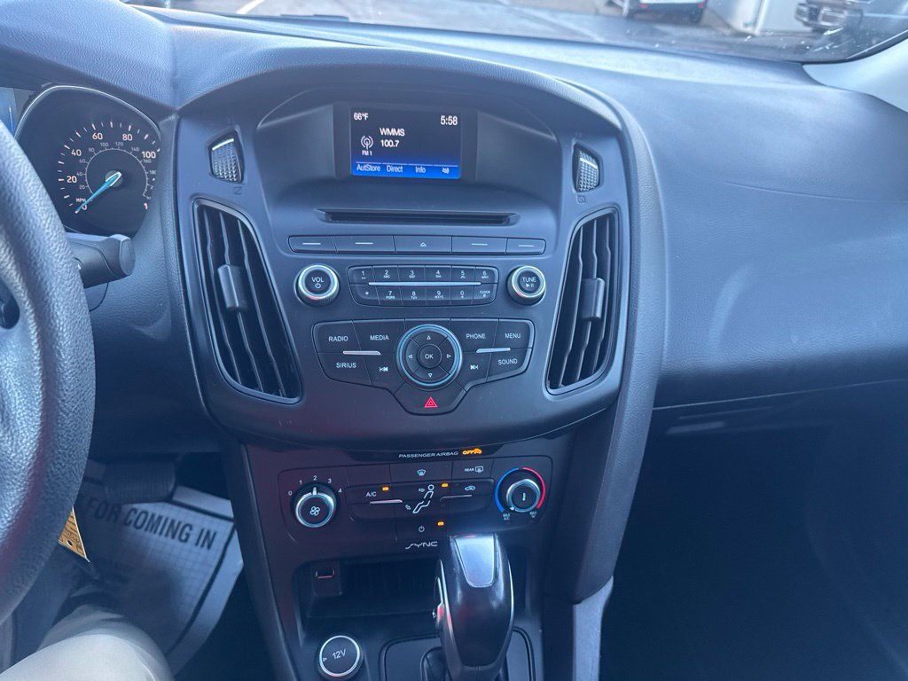 Used 2015 Ford Focus SE FWD image 19