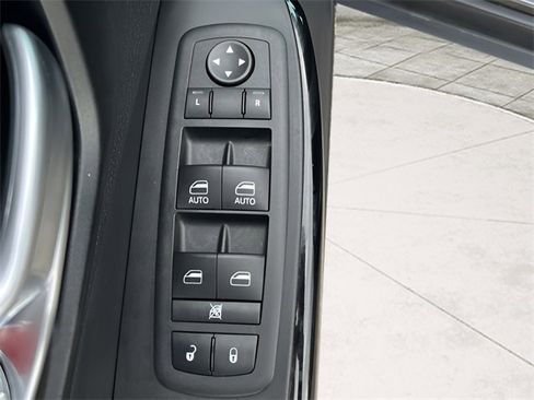 Used 2023 Jeep Cherokee Altitude Lux image 14