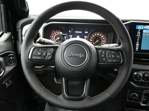 Used 2024 Jeep Gladiator Sport AWD/4WD image 14