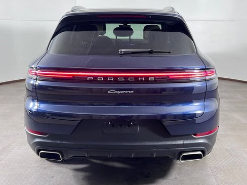 Certified 2025 Porsche Cayenne AWD/4WD image 6