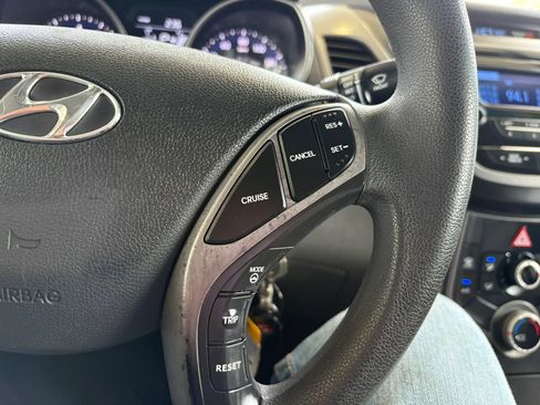 Used 2015 Hyundai Elantra SE FWD image 13