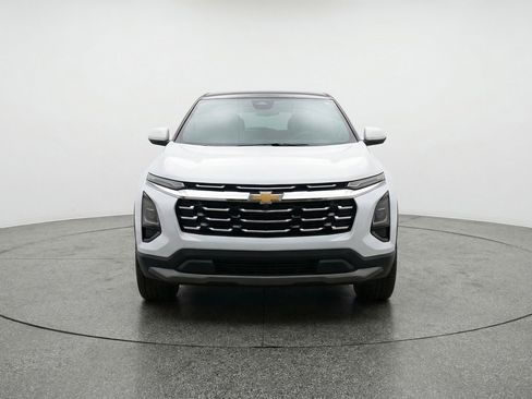 Used 2025 Chevrolet Equinox LT image 2