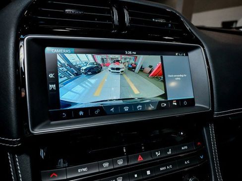 Used 2019 Jaguar F-PACE R-Sport image 41