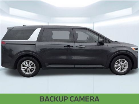 Used 2022 Kia Carnival LX image 7