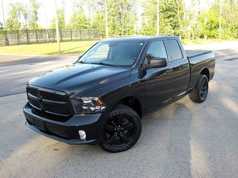 Used 2018 RAM 1500 Express w/ Black Ram 1500 Express Group AWD/4WD image 4