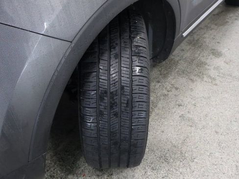 Used 2018 Ford Explorer XLT w/ Equipment Group 202A image 4