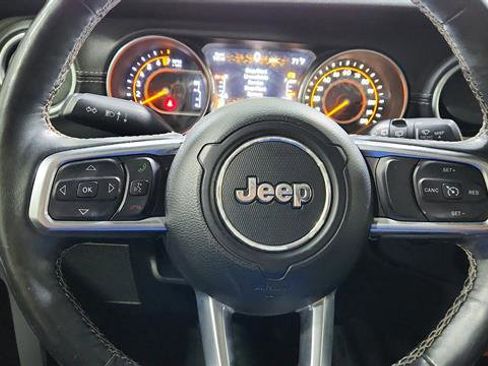 Used 2019 Jeep Wrangler Unlimited Sahara image 18