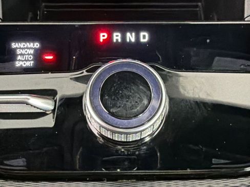 Used 2025 Jeep Grand Cherokee Limited w/ Black Appearance Package image 33