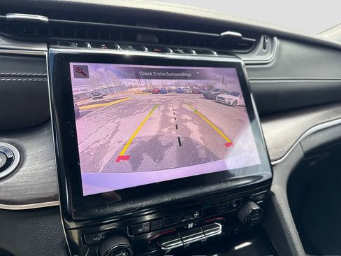 Used 2023 Jeep Grand Cherokee L Limited w/ Black Appearance Package AWD/4WD image 20