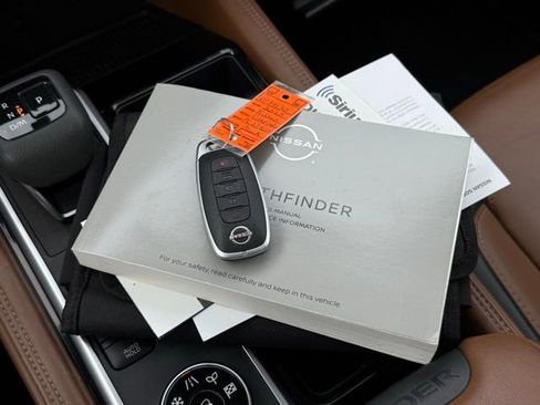 Used 2023 Nissan Pathfinder Platinum w/ Cargo Package image 5