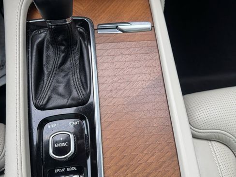 Used 2017 Volvo XC90 T6 Inscription w/ Vision Package image 22