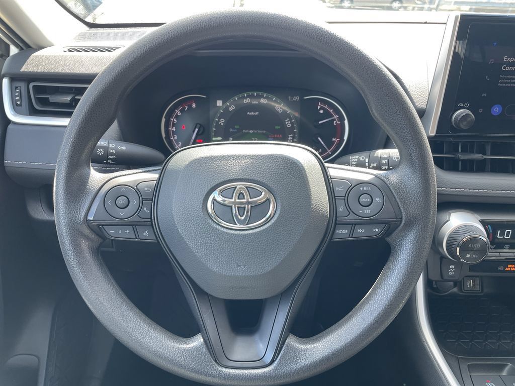 Used 2025 Toyota RAV4 XLE AWD/4WD image 16
