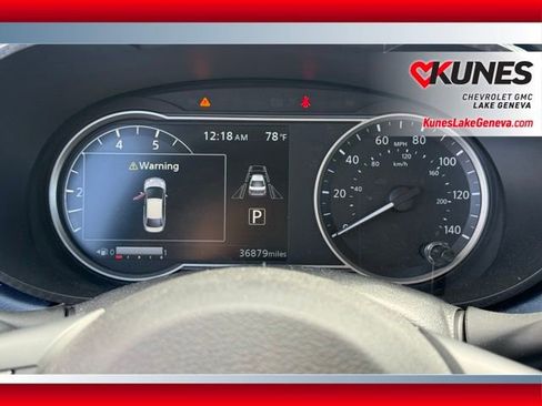 Used 2025 Nissan Versa SV FWD image 4