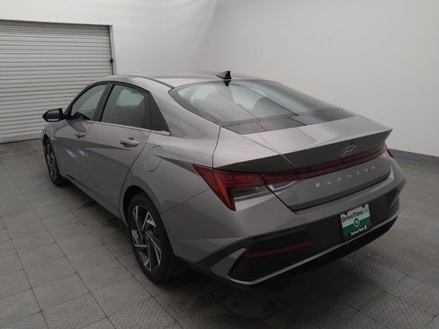 Used 2025 Hyundai Elantra SEL FWD image 5